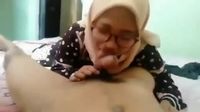 Ngentot Jilbab Kuning Berkacamata Part1