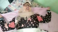 Ngentot Jilbab Kuning Berkacamata Part3