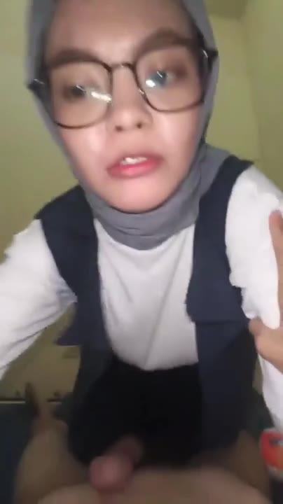 Ayank Hijab Nafsu Lihat Burung