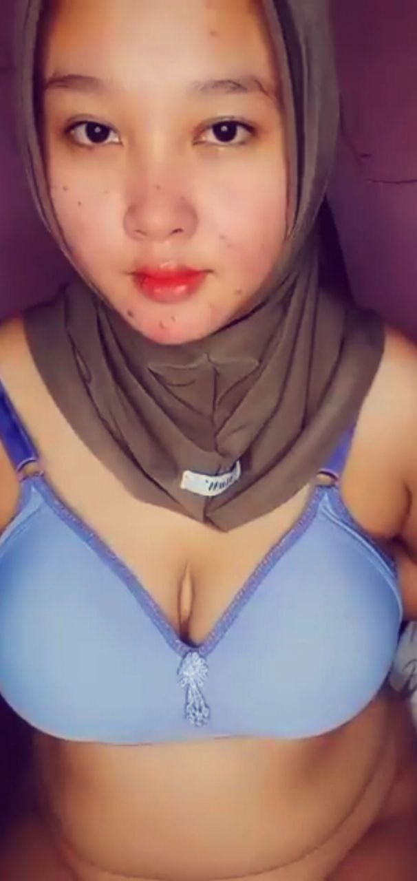 Toge Montok Dibalik BH Biru