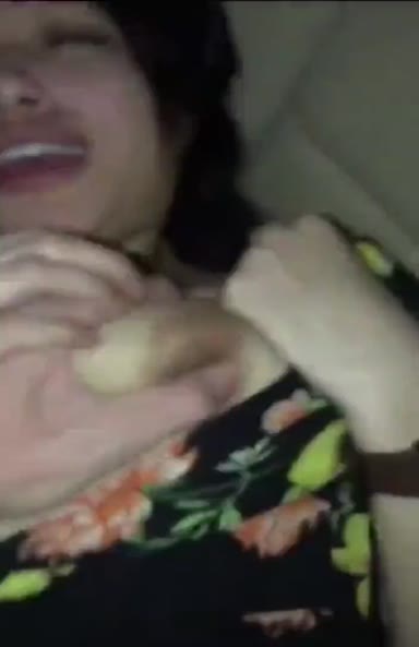 Ceweknya Menjerit Pas Ngewe