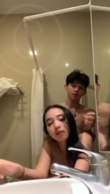Doggy Pagi Dikamar Mandi