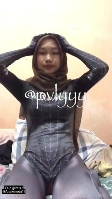 Bokep Indo Ukthy Colmek Pakai Costum