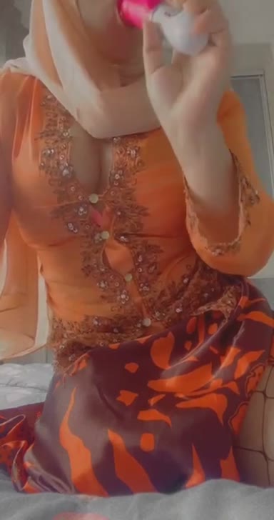 Bokep Jilbab Ukthi Siang-Siang Sange